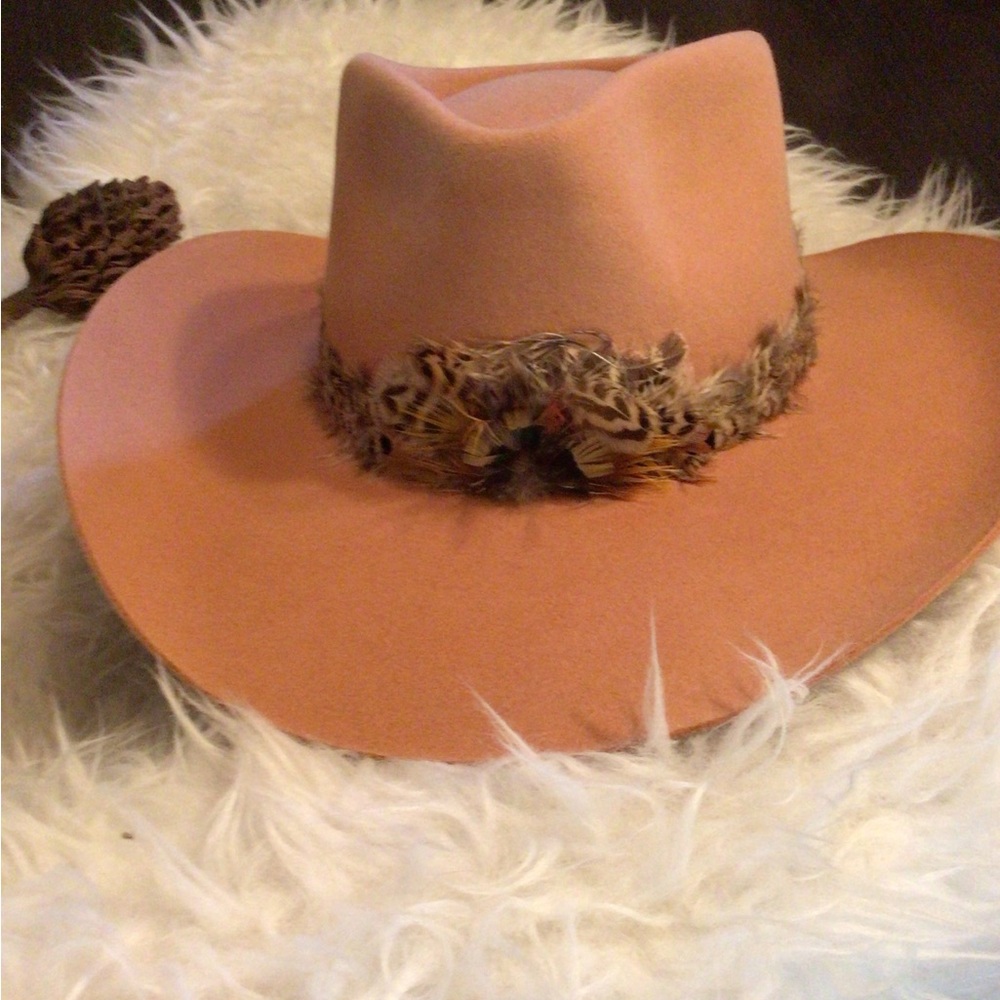 NEW! Wyeth feathered caramel cowgirl - Picture 2 of 5